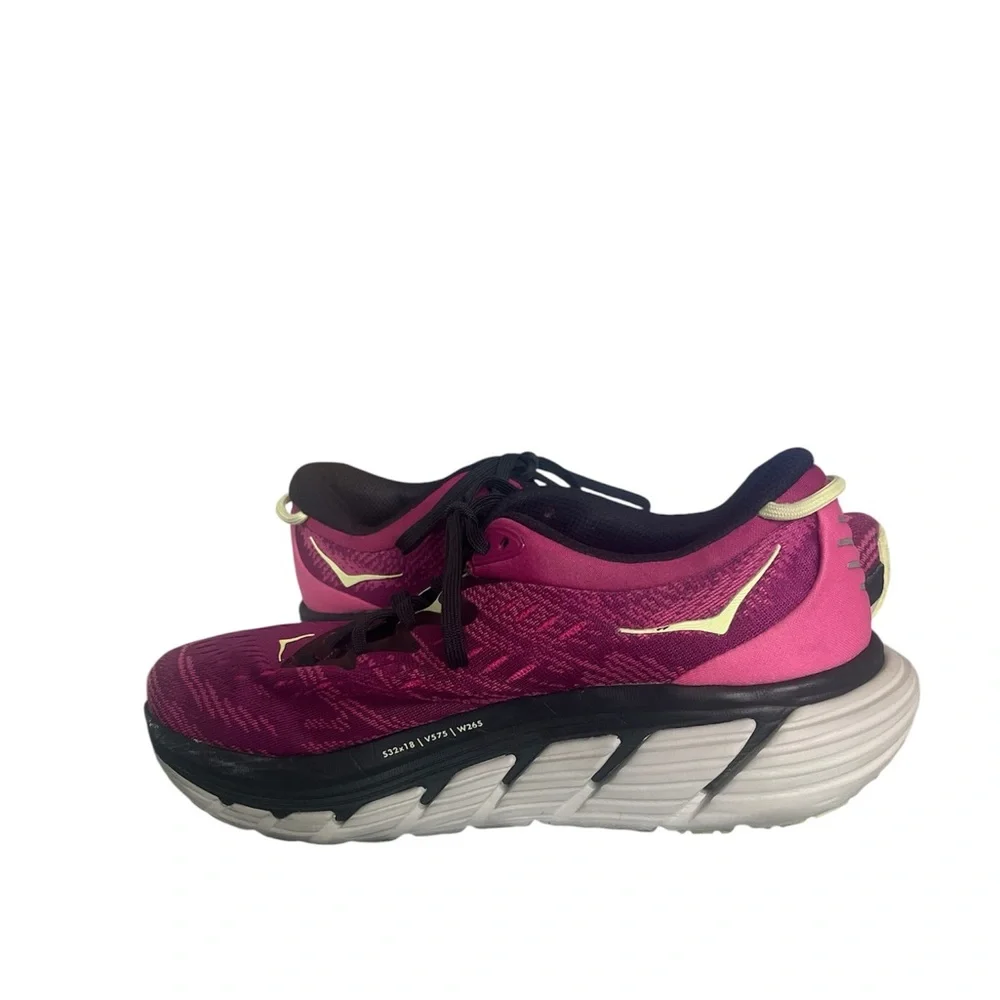 Hoka One One Gaviota 4 in Pink- Size 8.5B